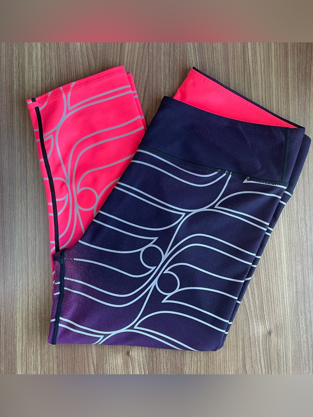 Fabletics Abstract Print Cropped Leggings Purple Pink Size XL Fair